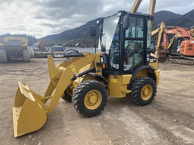 CATERPILLAR 901C2 COMPACT WHEEL LOADER OPERATION AND MAINTENANCE MANUAL YKY