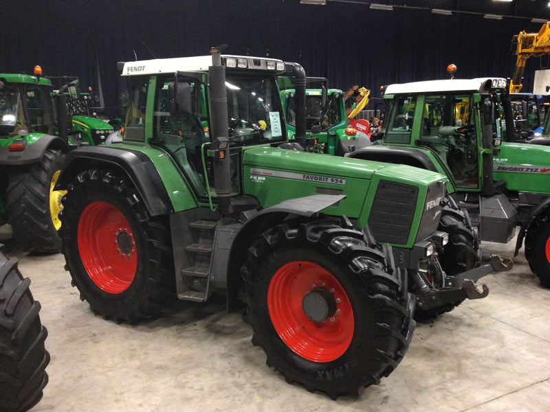 Fendt 924 Favorit Tractor (924 00401-01000 & 03001-06000) Parts Manual Download