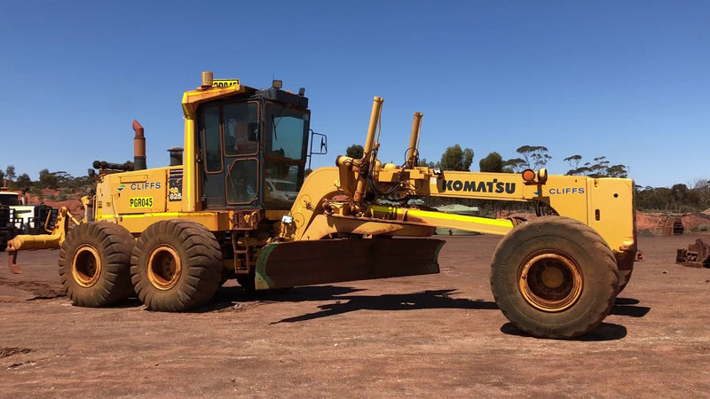 KOMATSU GD825A-2 Grader Parts Manual