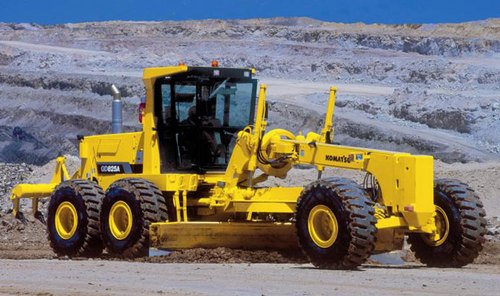 Download Komatsu GD825A-2(JPN) Motor Grader Operation and Maintenance Manual S/N 12503-UP