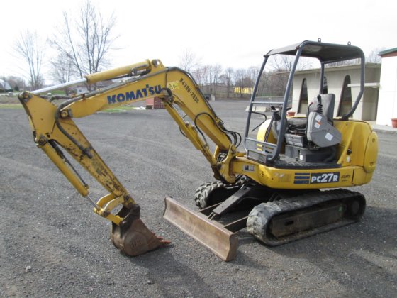 Download Komatsu PC27R-8(JPN) Crawler Excavator Operation and Maintenance Manual S/N F31103-UP