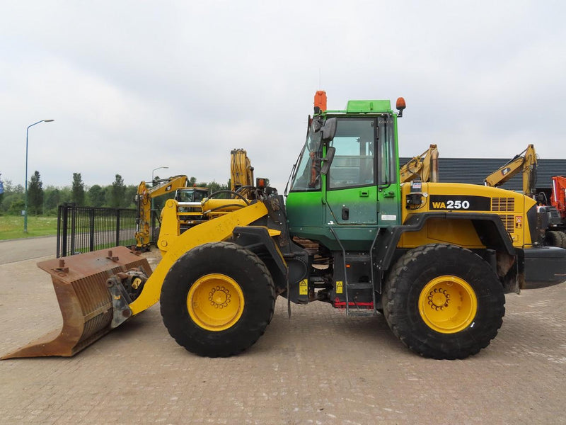 Komatsu WA250-5H, WA250PT-5H Wheel Loader Workshop Service Repair Manual SN: WA250H50051 and up, WA250H60051 and up