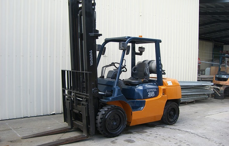 Toyota 7FG35/40/45, 7FD35/40/45, 7FGK40, 7FDK40, 7FGA50, 7FDA50 Forklift Truck Operating Manual