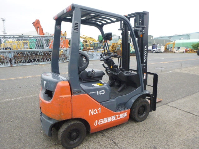 Toyota 8FD10, 8FD15, 8FD18, 8FD20, 8FD25,-30, 8FDJ35, 8FDK20,-25,-30 Diesel Forklift Truck Service Repair Manual